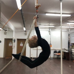 Занятия в студии воздушной гимнастики