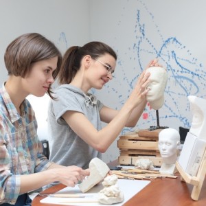 Скульптура, занятия для взрослых и детектив