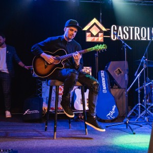 Обучение игре на гитаре