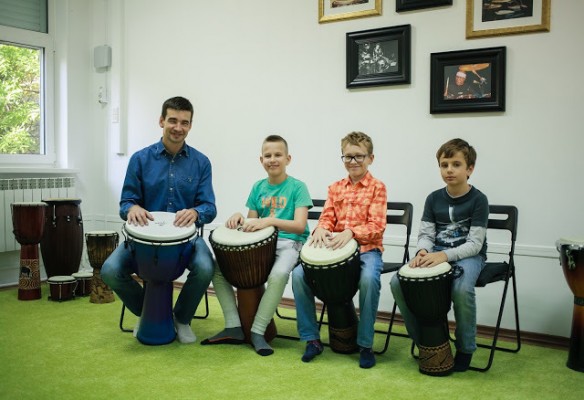 Обучение игре на барабанах