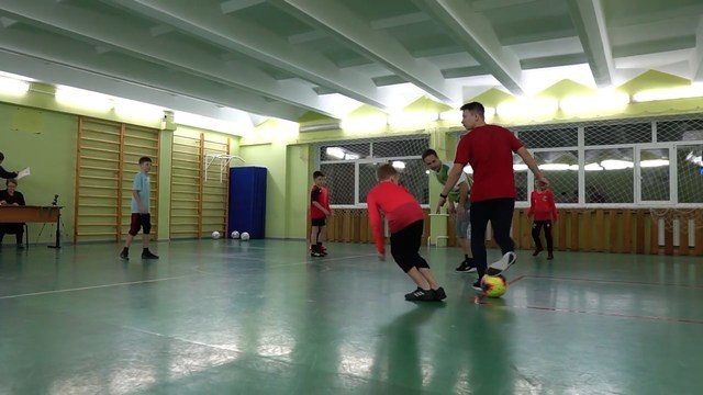ОБУЧЕНИЕ ТРЮКАМ И ФИНТАМ ФУТБОЛЬНЫМ МЯЧОМ
