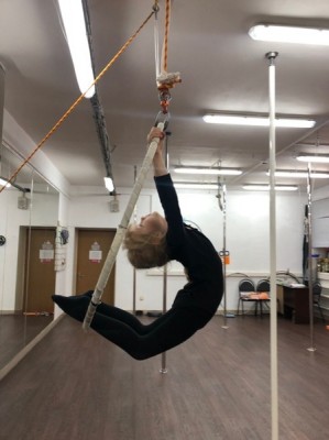 Занятия в студии воздушной гимнастики