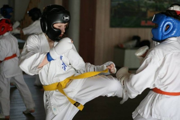Занятия в спортивных группах карате-кёкусинкай
