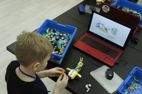 iKids - программирование и робототехника для детей