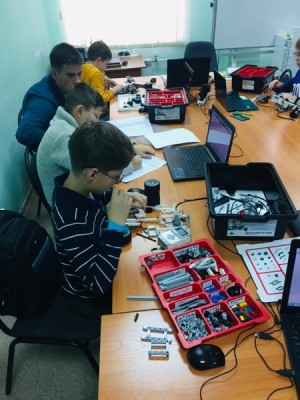Лаборатория робототехники и программирования (на базе 96 школы)
