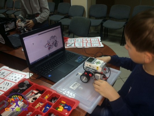 Робототехника для детей (на пр. Комарова)