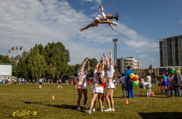 Чир-спорт (черлидинг) в Дзержинском районе (для детей 6-7 лет)