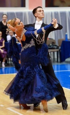 Школа танцев Аллы Глуховой, танцевально-спортивный клуб «Реверанс»