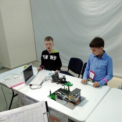 Первые шаги в мир робототехники. LEGO WEDO