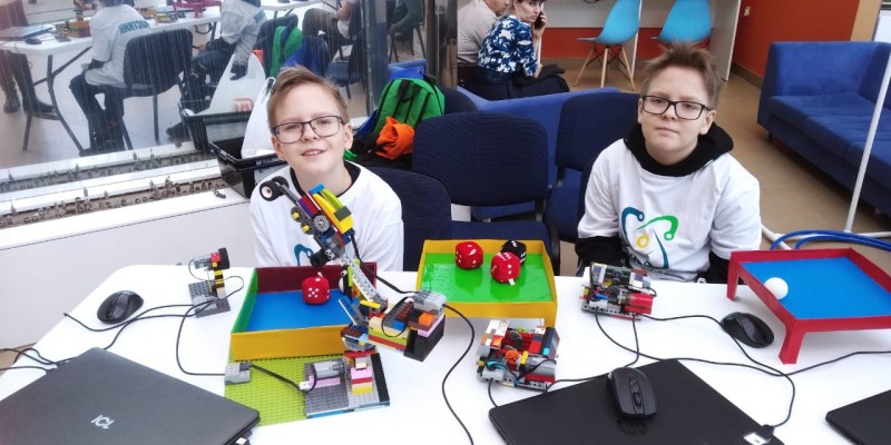 Первые шаги в мир робототехники. LEGO WEDO