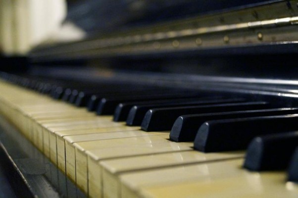 Обучение игре на фортепиано (на ул. Сумской)