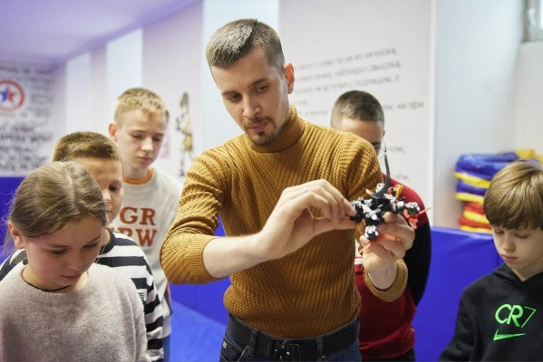 Пилотирование FPV-дронов