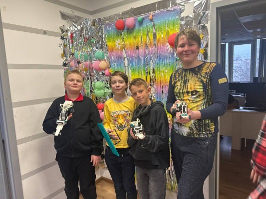 Котик в наушниках в автобусе