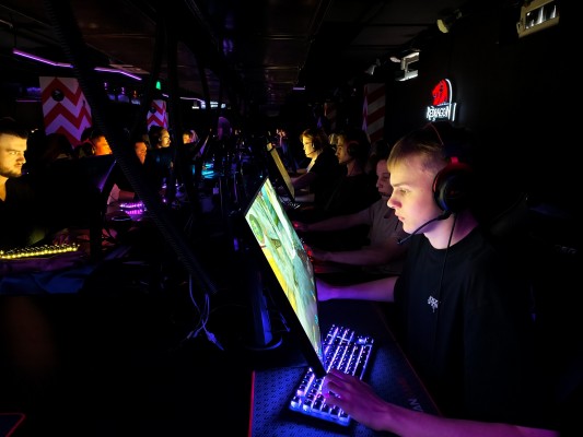 Индивидульное/Групповое обучение киберспортивным дисциплинам