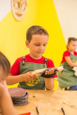 Юный столяр