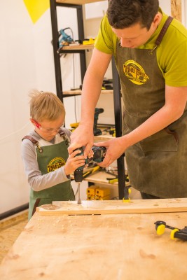 Юный столяр