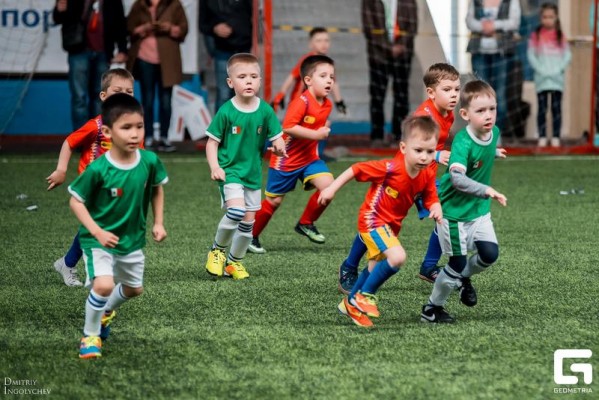 Детская футбольная школа «Юниор» (на ул. Марка Никифорова)